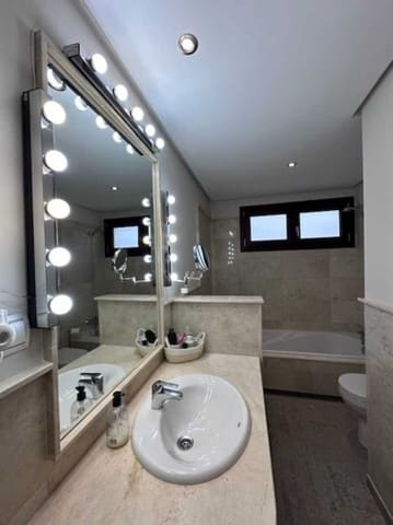 3 chambre Maison de Ville à vendre à El Paraíso, Benahavís avec piscine garage - 770 000 € (Ref: 8414983)