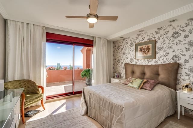 3 chambre Maison de Ville à vendre à El Paraíso, Benahavís avec piscine garage - 770 000 € (Ref: 8414983)