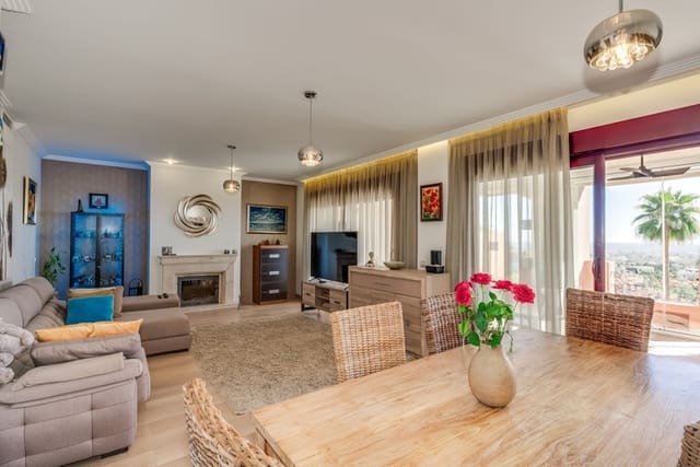 3 chambre Maison de Ville à vendre à El Paraíso, Benahavís avec piscine garage - 770 000 € (Ref: 8414983)