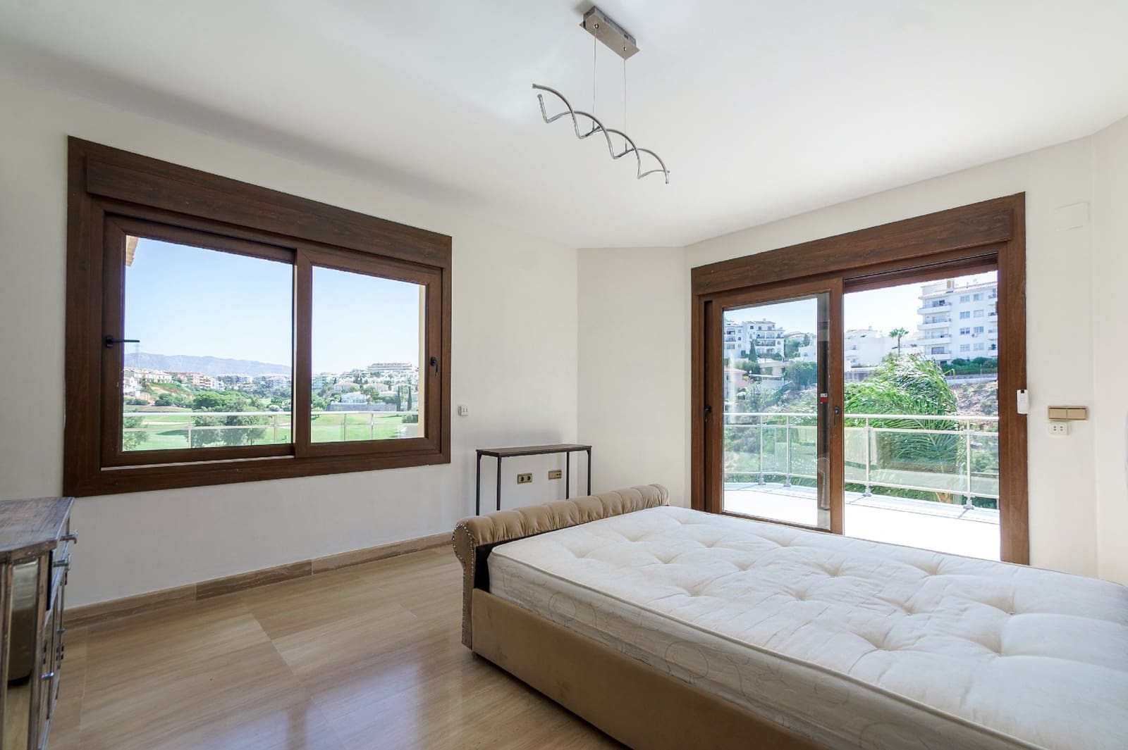 3 sovrum Villa att hyra i Riviera del Sol med pool garage - 3 800 € (Ref: 8420951)