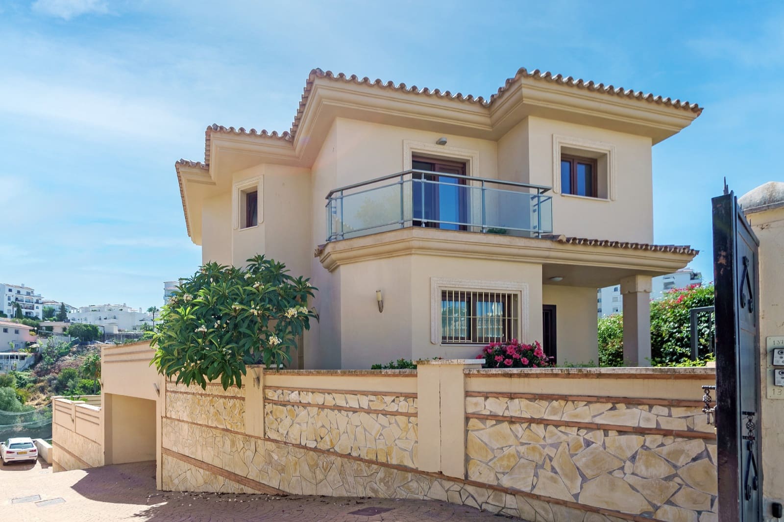 3 sovrum Villa att hyra i Riviera del Sol med pool garage - 3 800 € (Ref: 8420951)