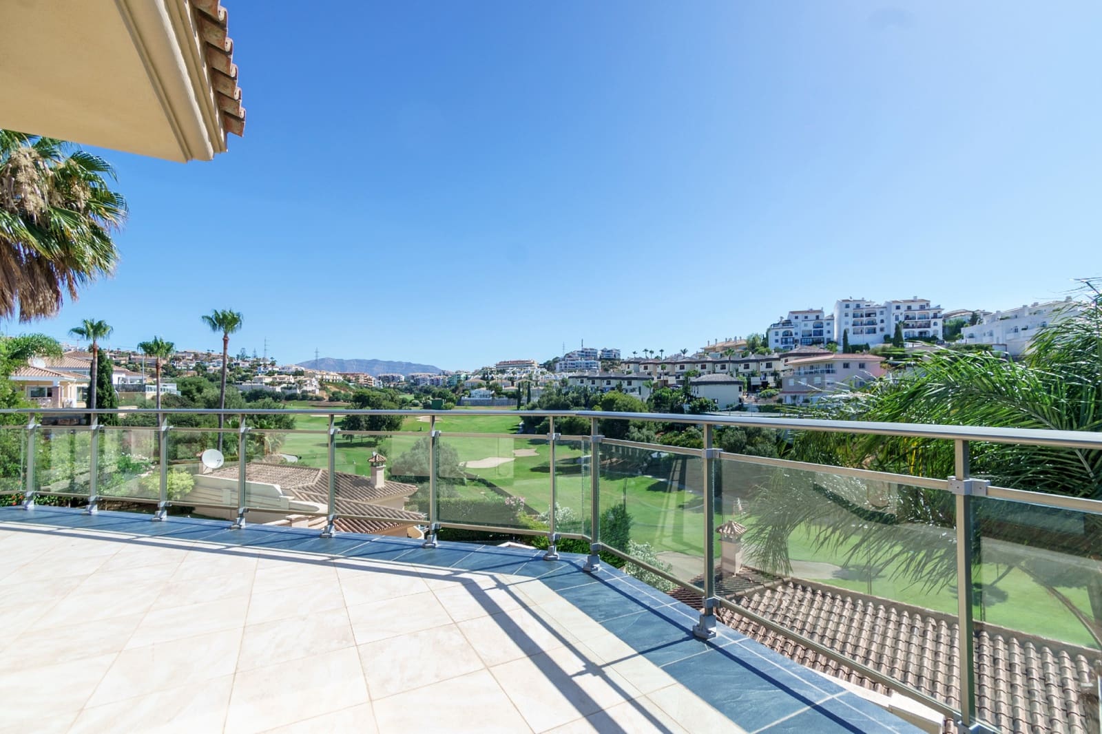 3 sovrum Villa att hyra i Riviera del Sol med pool garage - 3 800 € (Ref: 8420951)