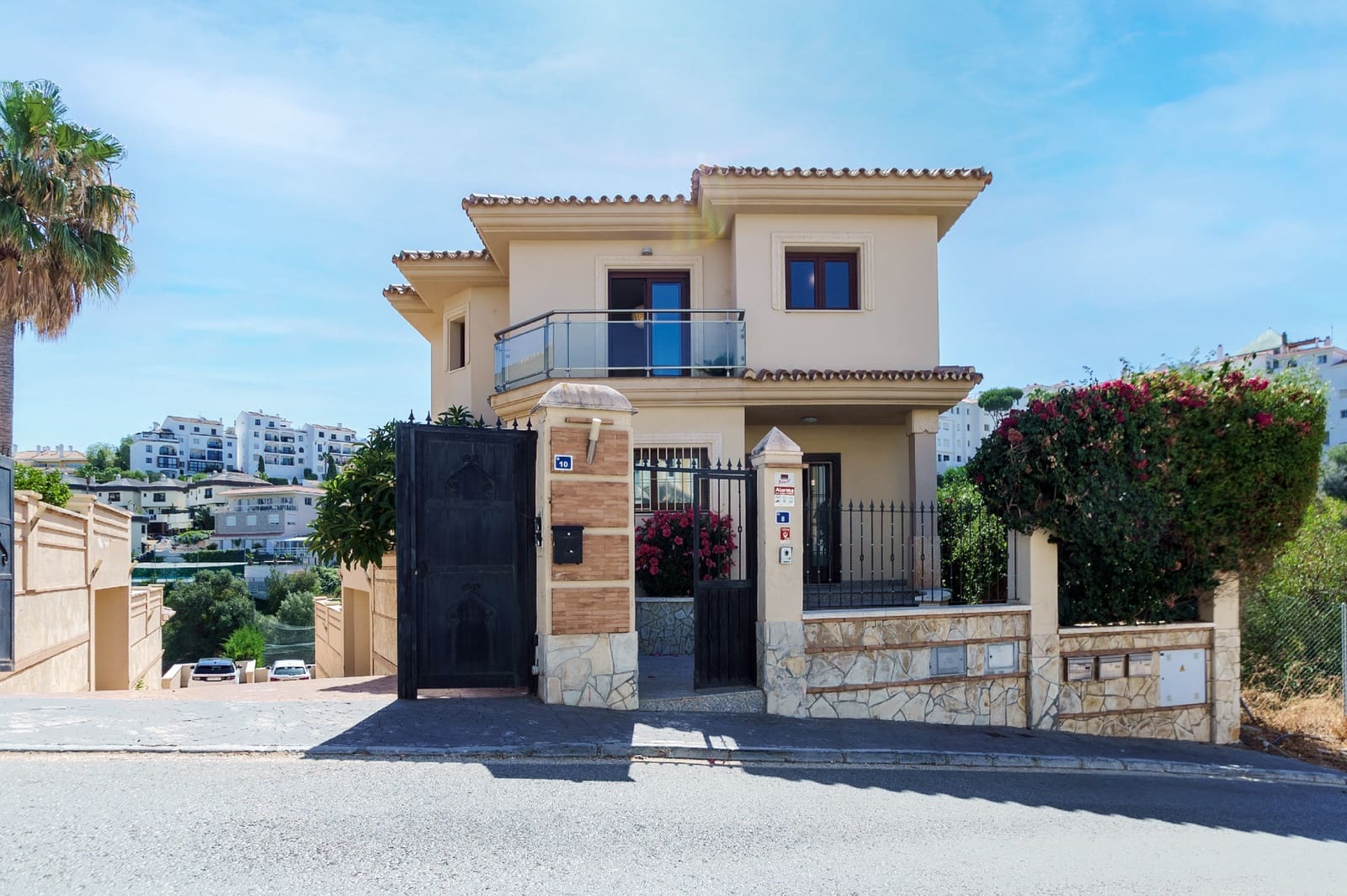 3 sovrum Villa att hyra i Riviera del Sol med pool garage - 3 800 € (Ref: 8420951)