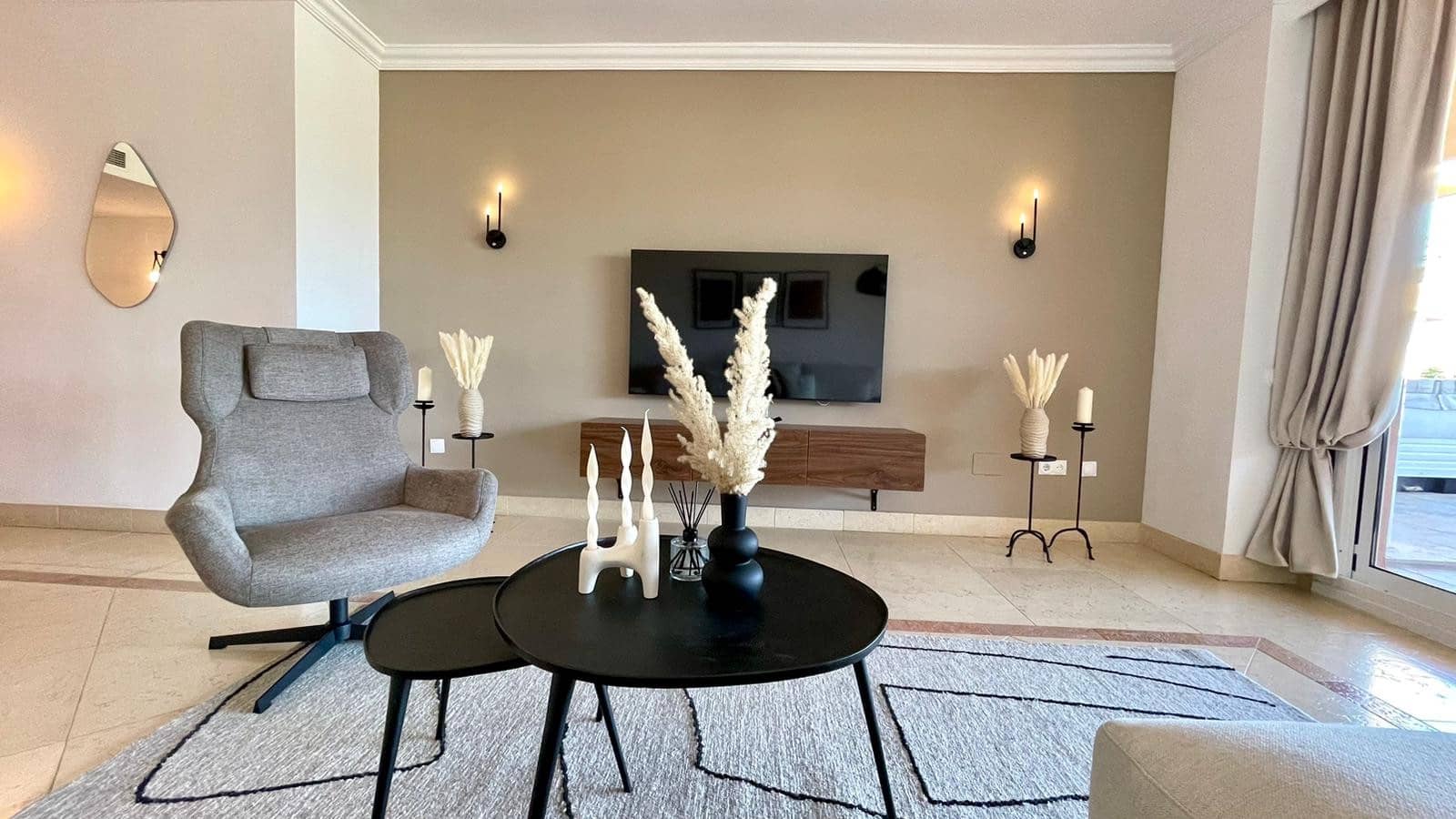 Appartement de 2 chambres à louer à Marbella avec piscine garage - 3 000 € (Ref: 8420952)