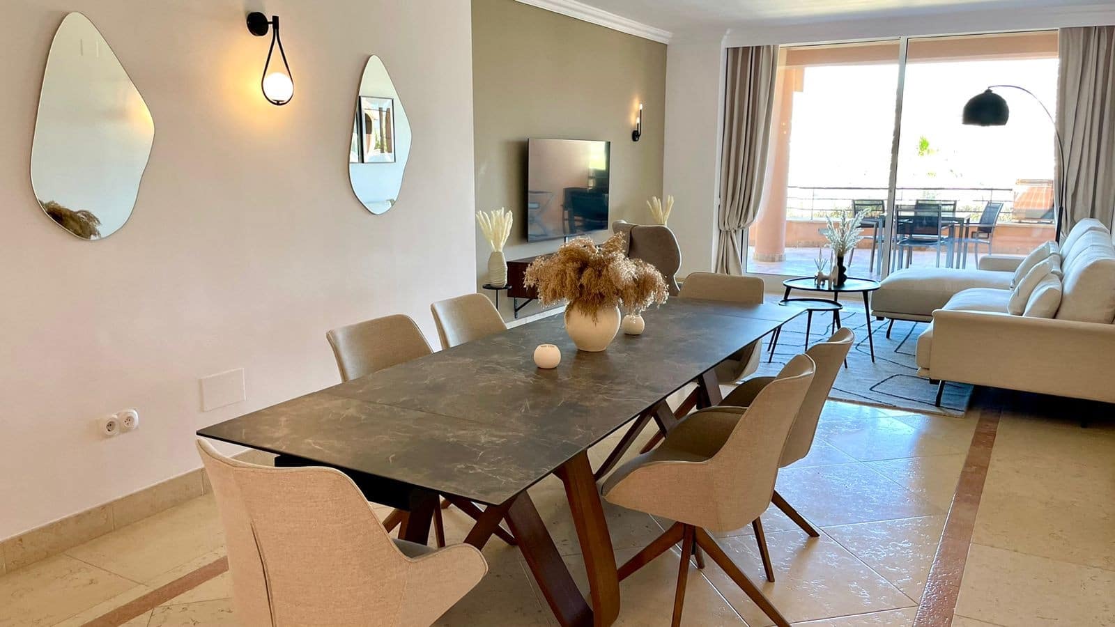 Appartement de 2 chambres à louer à Marbella avec piscine garage - 3 000 € (Ref: 8420952)