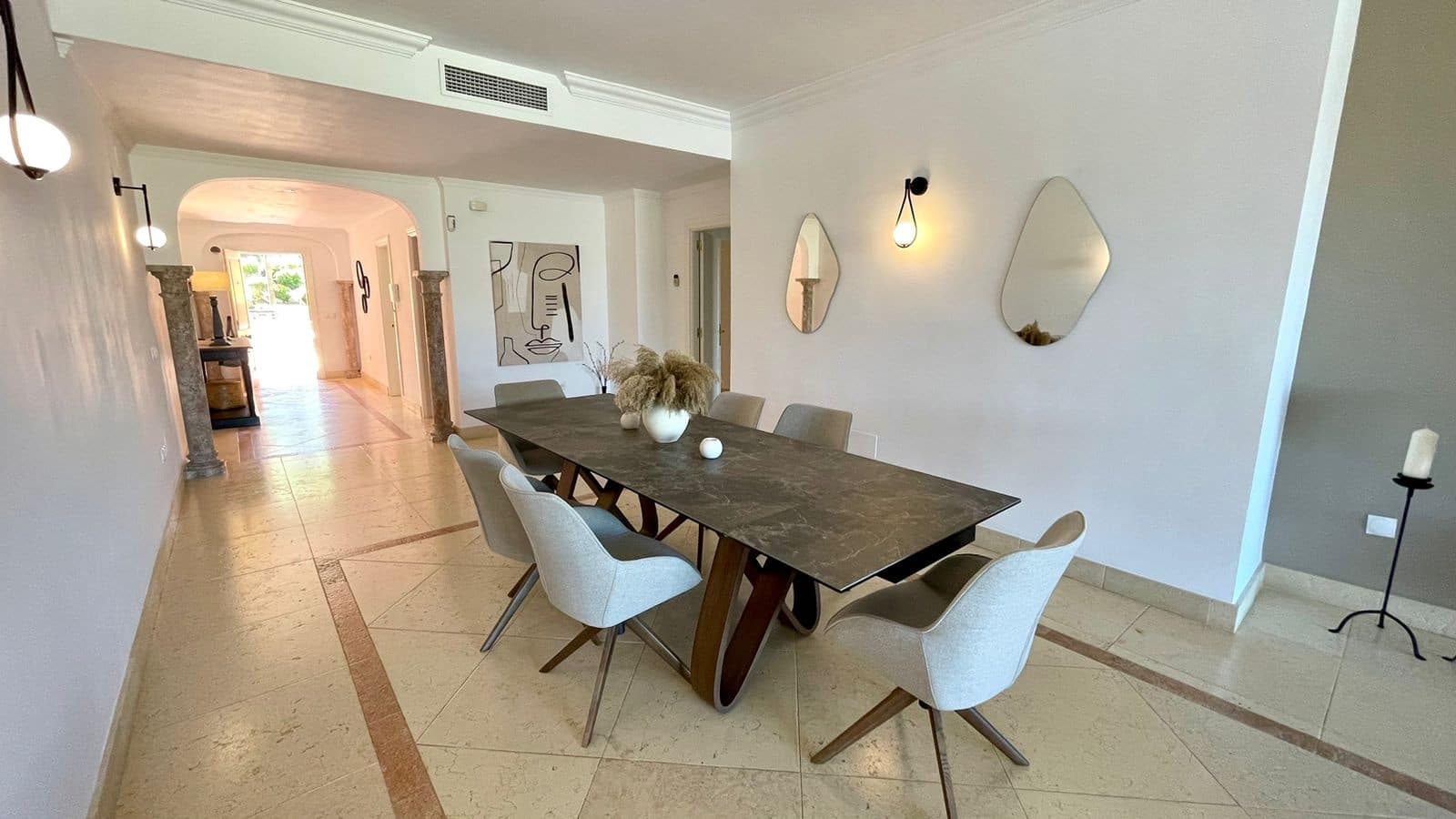 Appartement de 2 chambres à louer à Marbella avec piscine garage - 3 000 € (Ref: 8420952)