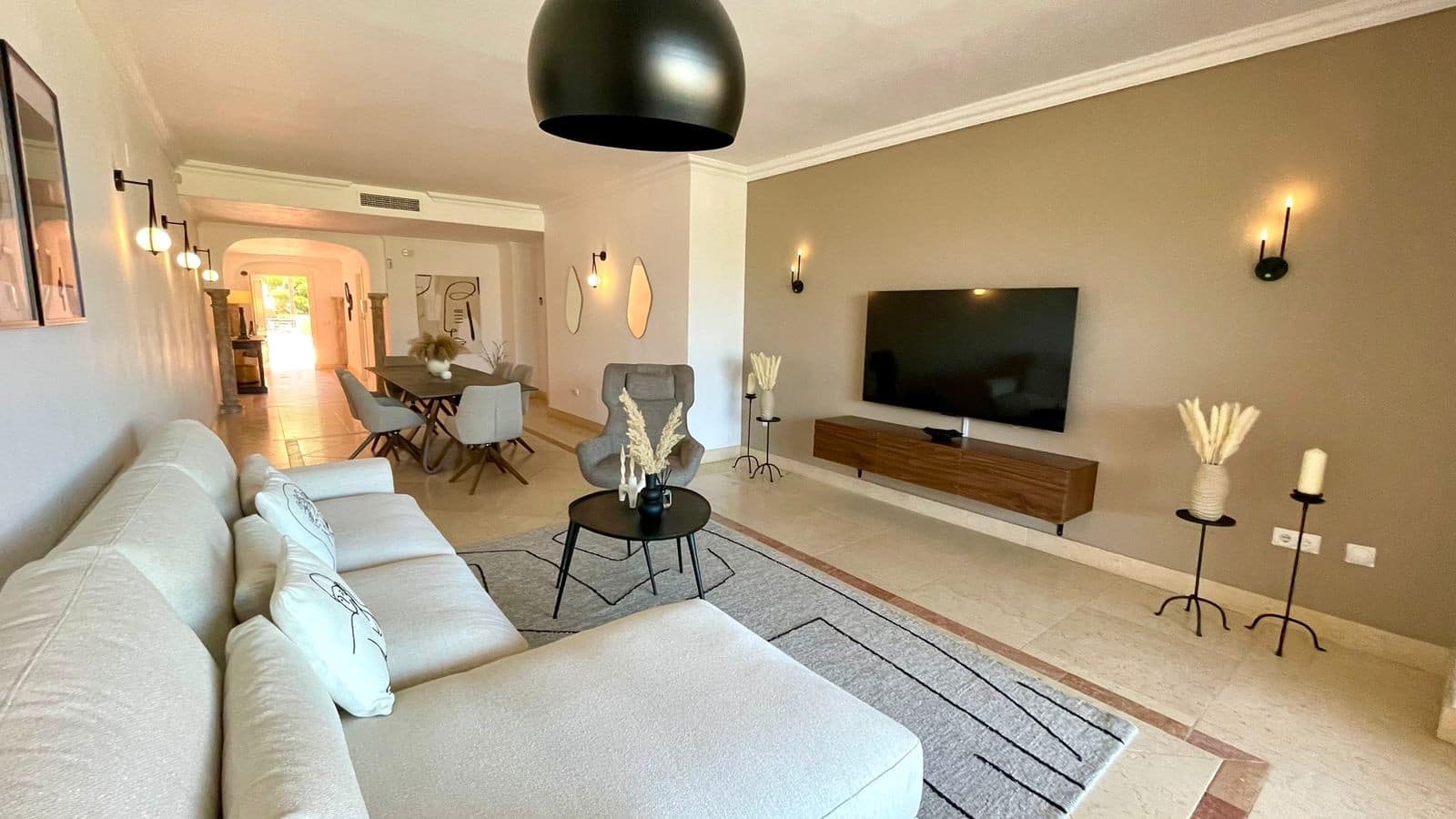 Appartement de 2 chambres à louer à Marbella avec piscine garage - 3 000 € (Ref: 8420952)