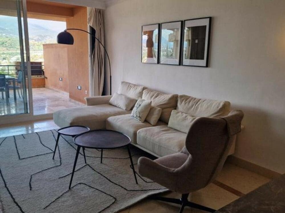 Appartement de 2 chambres à louer à Marbella avec piscine garage - 3 000 € (Ref: 8420952)