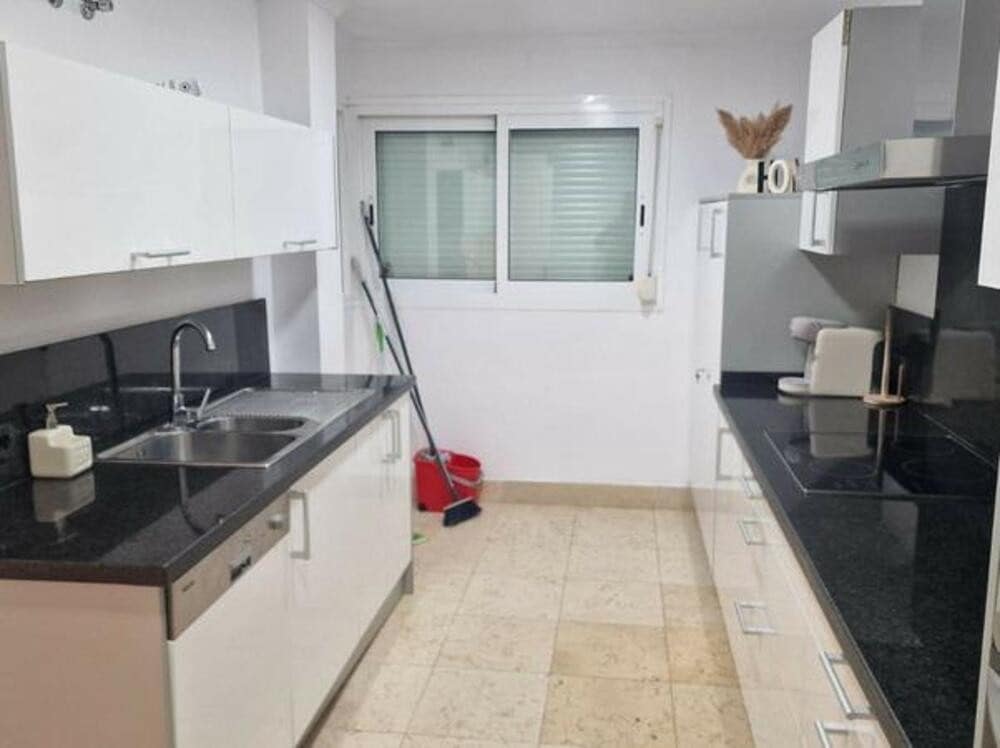 Appartement de 2 chambres à louer à Marbella avec piscine garage - 3 000 € (Ref: 8420952)