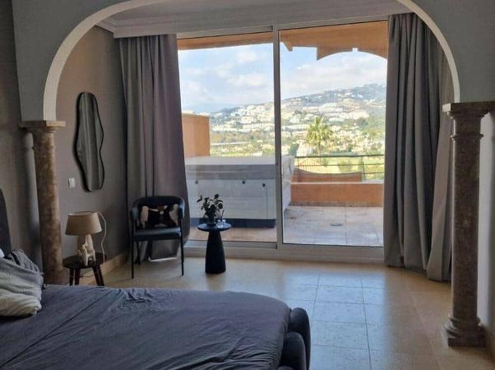 Appartement de 2 chambres à louer à Marbella avec piscine garage - 3 000 € (Ref: 8420952)