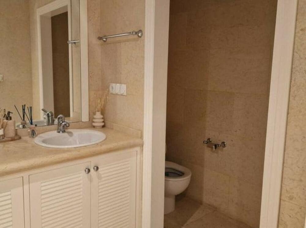 Appartement de 2 chambres à louer à Marbella avec piscine garage - 3 000 € (Ref: 8420952)