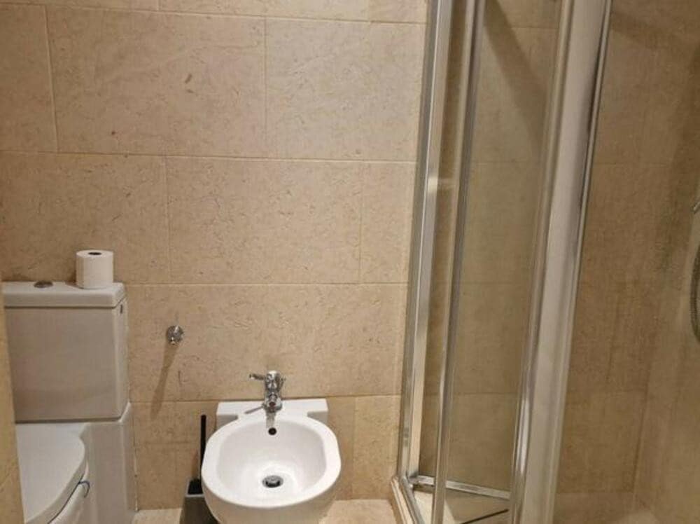 Appartement de 2 chambres à louer à Marbella avec piscine garage - 3 000 € (Ref: 8420952)