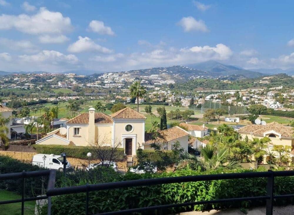 Appartement de 2 chambres à louer à Marbella avec piscine garage - 3 000 € (Ref: 8420952)
