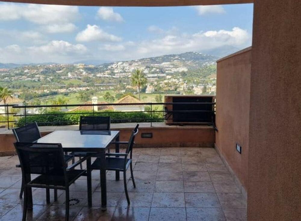 Appartement de 2 chambres à louer à Marbella avec piscine garage - 3 000 € (Ref: 8420952)