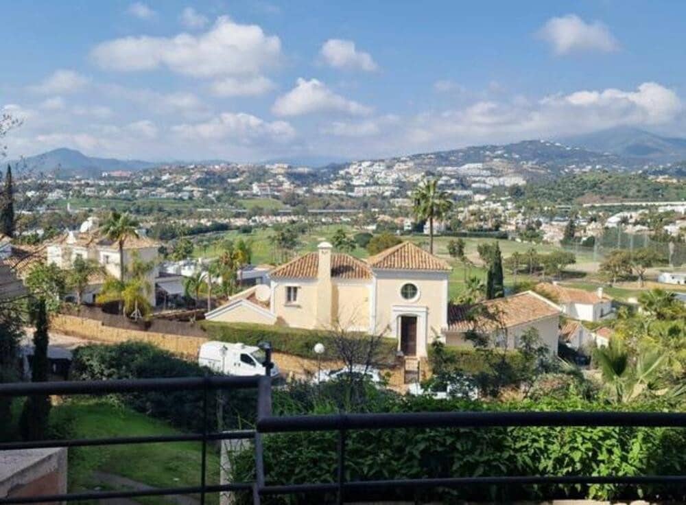 Appartement de 2 chambres à louer à Marbella avec piscine garage - 3 000 € (Ref: 8420952)