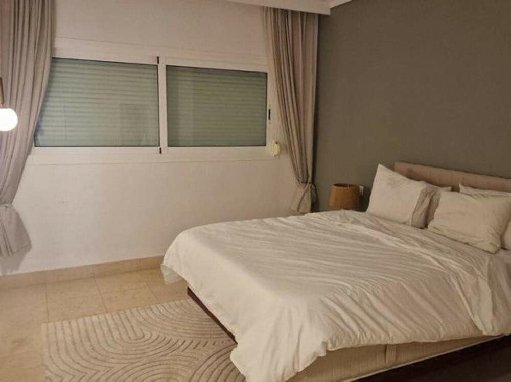 Appartement de 2 chambres à louer à Marbella avec piscine garage - 3 000 € (Ref: 8420952)