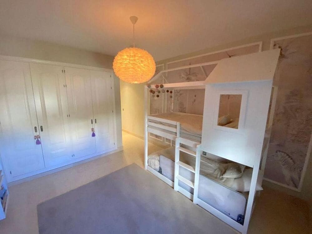 3 bedroom Penthouse for rent in Benahavis with pool - € 4,500 (Ref: 8432190)