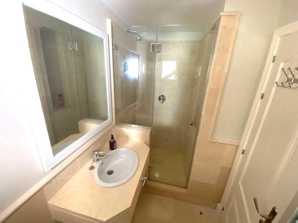 3 bedroom Penthouse for rent in Benahavis with pool - € 4,500 (Ref: 8432190)