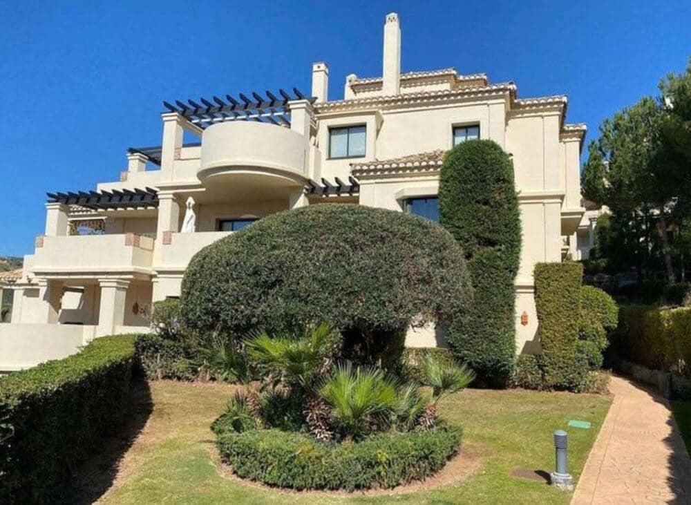 3 bedroom Penthouse for rent in Benahavis with pool - € 4,500 (Ref: 8432190)