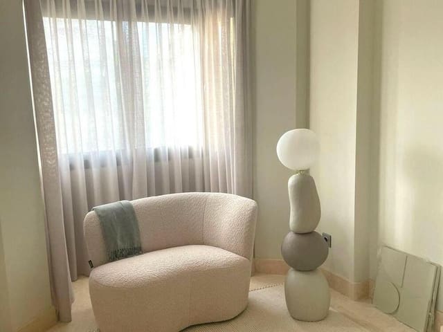 Penthouse de 3 chambres à louer à Los Arqueros - Puerto del Almendro, Benahavís avec piscine - 4 500 € (Ref: 8432190)