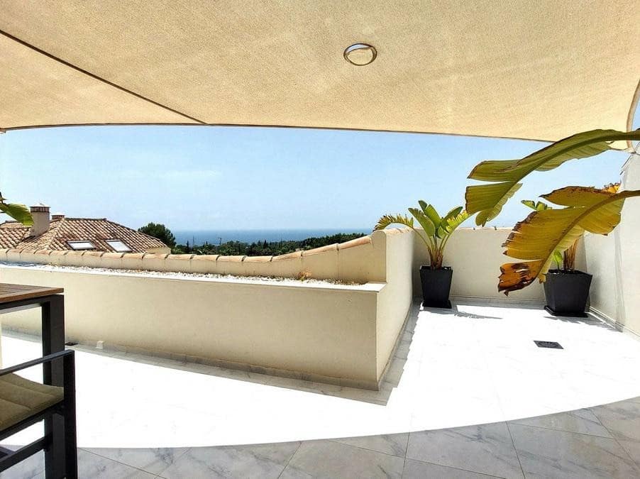 3 sypialnia Penthouse na sprzedaż w Marbella z basenem garażem - 2 300 000 € (Ref: 8440156)