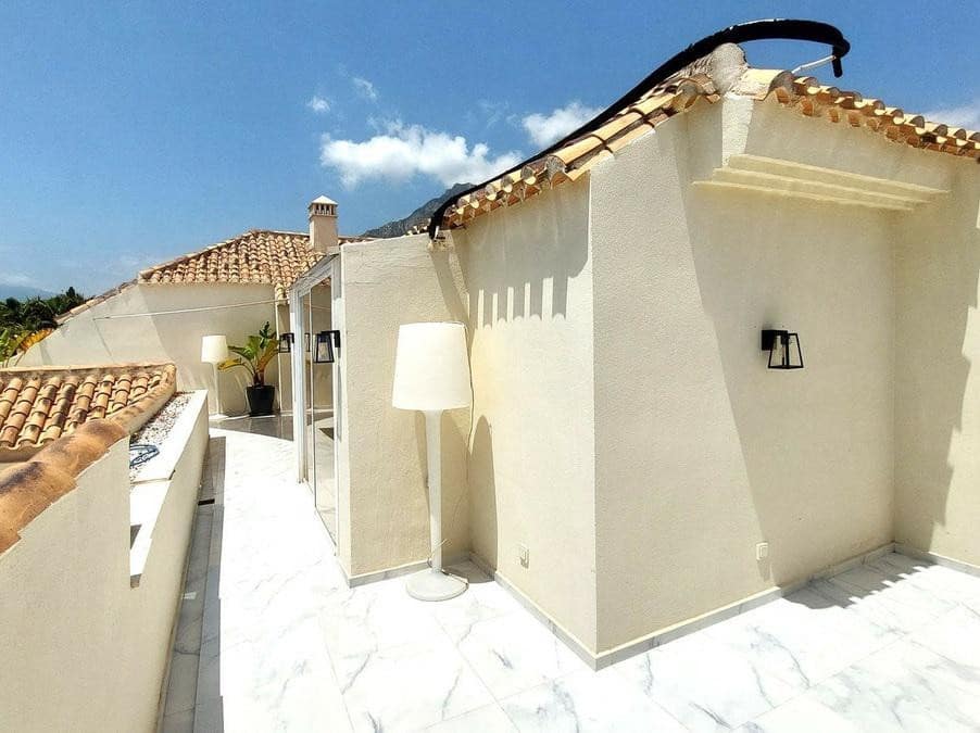 3 sypialnia Penthouse na sprzedaż w Marbella z basenem garażem - 2 300 000 € (Ref: 8440156)