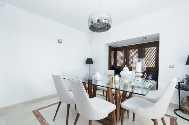 3 chambre Maison de Ville à vendre à El Paraíso, Benahavís avec piscine garage - 825 000 € (Ref: 8445139)