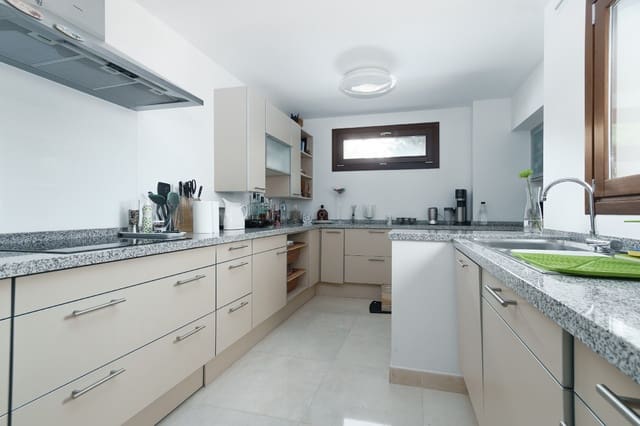 3 chambre Maison de Ville à vendre à El Paraíso, Benahavís avec piscine garage - 825 000 € (Ref: 8445139)