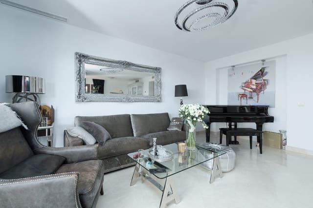 3 chambre Maison de Ville à vendre à El Paraíso, Benahavís avec piscine garage - 825 000 € (Ref: 8445139)