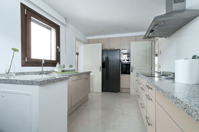 3 chambre Maison de Ville à vendre à El Paraíso, Benahavís avec piscine garage - 825 000 € (Ref: 8445139)