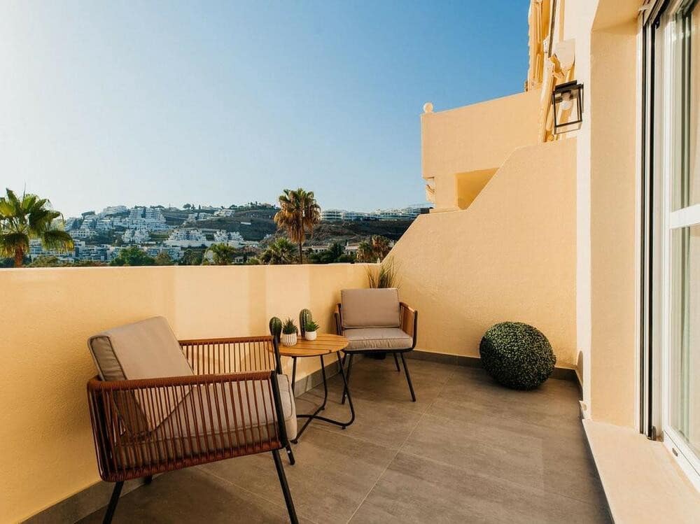 3 quarto Penthouse para venda em Benahavis com piscina garagem - 729 000 € (Ref: 8445140)