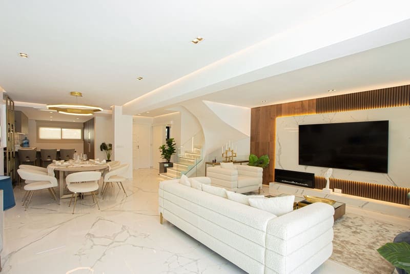 4 bedroom Townhouse for rent in Marbella with pool garage - € 8,500 (Ref: 8456610)