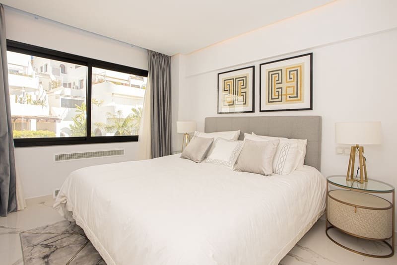 4 bedroom Townhouse for rent in Marbella with pool garage - € 8,500 (Ref: 8456610)