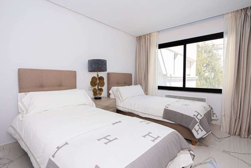 4 bedroom Townhouse for rent in Marbella with pool garage - € 8,500 (Ref: 8456610)