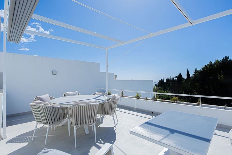 4 bedroom Townhouse for rent in Marbella with pool garage - € 8,500 (Ref: 8456610)