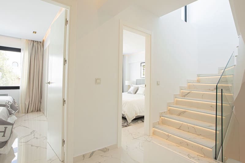 4 bedroom Townhouse for rent in Marbella with pool garage - € 8,500 (Ref: 8456610)