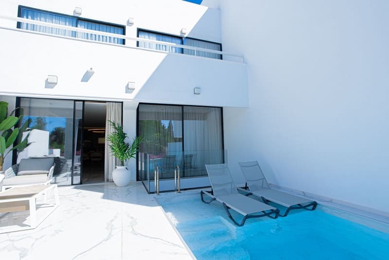 4 bedroom Townhouse for rent in Marbella with pool garage - € 8,500 (Ref: 8456610)