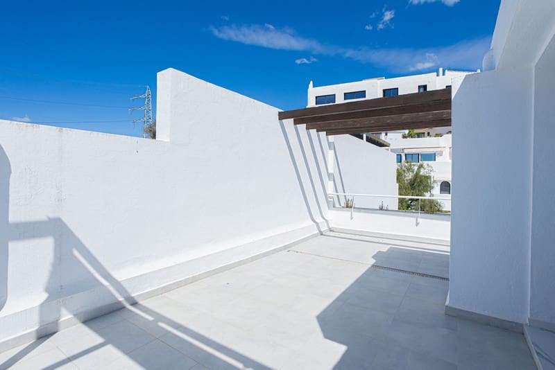 4 bedroom Townhouse for rent in Marbella with pool garage - € 8,500 (Ref: 8456610)