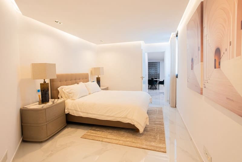 4 bedroom Townhouse for rent in Marbella with pool garage - € 8,500 (Ref: 8456610)