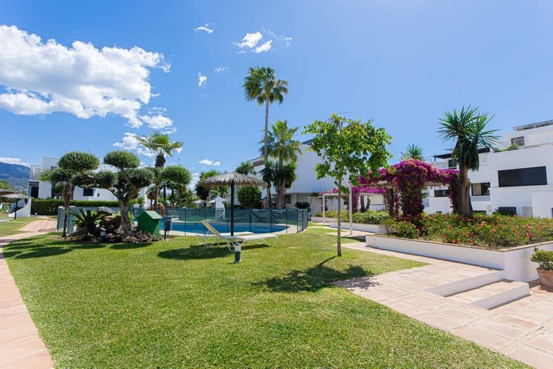 4 bedroom Townhouse for rent in Marbella with pool garage - € 8,500 (Ref: 8456610)