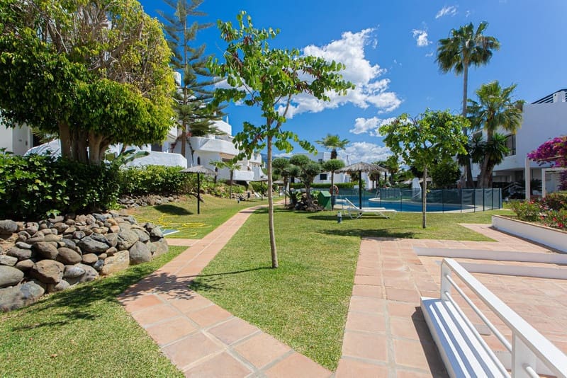 4 bedroom Townhouse for rent in Marbella with pool garage - € 8,500 (Ref: 8456610)