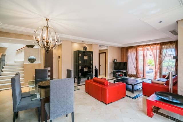 3 bedroom Penthouse for sale in Resinera-Voladilla, Estepona with pool garage - € 1,450,000 (Ref: 8471988)