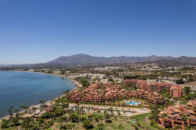 3 bedroom Penthouse for sale in Resinera-Voladilla, Estepona with pool garage - € 1,450,000 (Ref: 8471988)