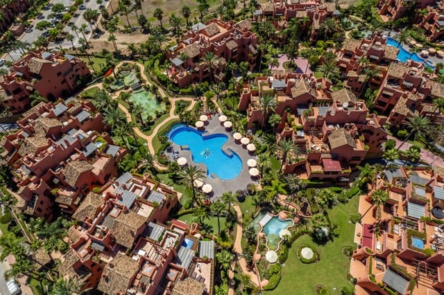 3 bedroom Penthouse for sale in Resinera-Voladilla, Estepona with pool garage - € 1,450,000 (Ref: 8471988)