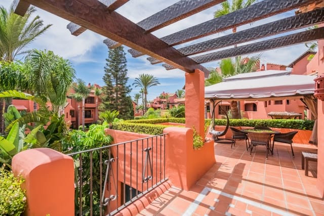 3 bedroom Penthouse for sale in Resinera-Voladilla, Estepona with pool garage - € 1,450,000 (Ref: 8471988)