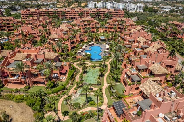 3 bedroom Penthouse for sale in Resinera-Voladilla, Estepona with pool garage - € 1,450,000 (Ref: 8471988)