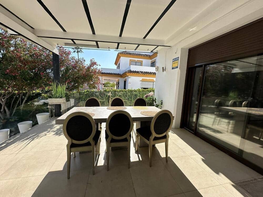 4 soverom Kjedet enebolig til salgs i Marbella med svømmebasseng garasje - € 1 250 000 (Ref: 8473429)