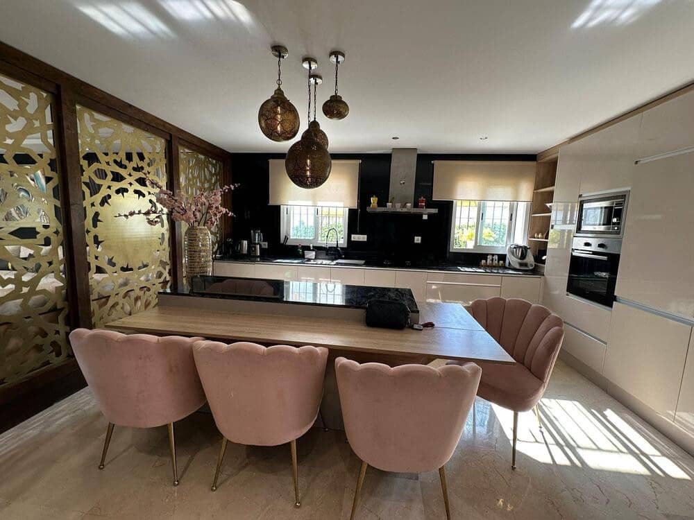 4 soverom Kjedet enebolig til salgs i Marbella med svømmebasseng garasje - € 1 250 000 (Ref: 8473429)