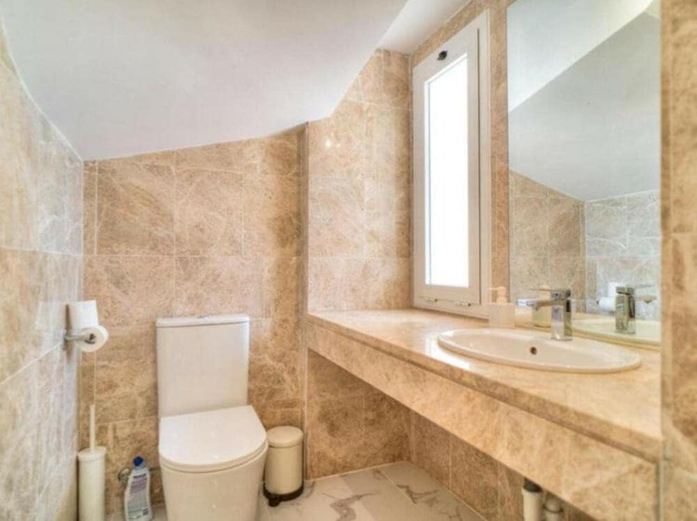 4 soveværelse Byhus til leje i Marbella med swimmingpool garage - € 4.000 (Ref: 8473430)