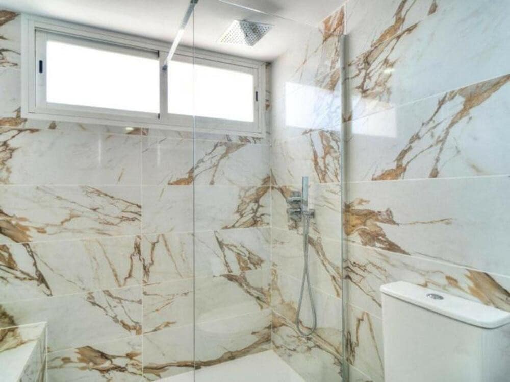 4 soveværelse Byhus til leje i Marbella med swimmingpool garage - € 4.000 (Ref: 8473430)